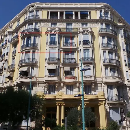 Apartment 2 Pieces, Centre Ville, 50 Metres Plages Et Mer.