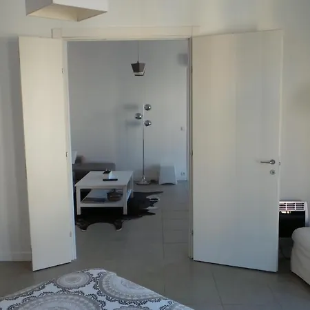 2 Pieces, Centre Ville, 50 Metres Plages Et Mer. Apartment *